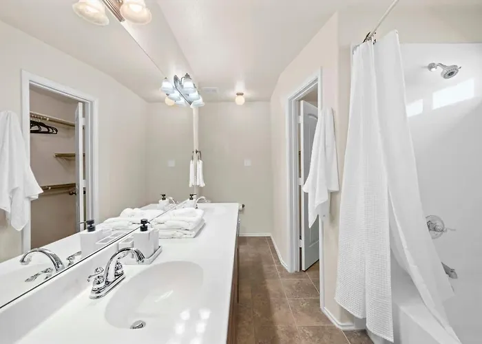 New 8-10 Bd Sleeps Max 10 Ppl 5 Min To Hood Families Groups Pets Ok - Professionally Managed By Albatross Killeen