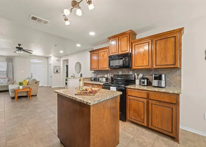 New 8-10 Bd Sleeps Max 10 Ppl 5 Min To Hood Families Groups Pets Ok - Professionally Managed By Albatross Holiday home Killeen