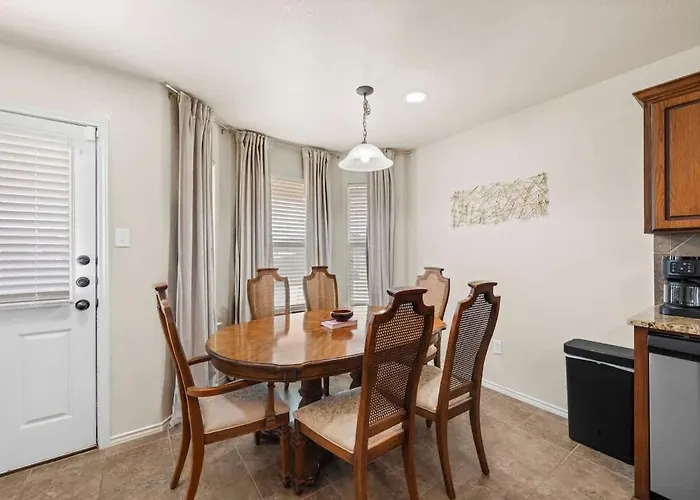 Holiday home New 8-10 Bd Sleeps Max 10 Ppl 5 Min To Hood Families Groups Pets Ok - Professionally Managed By Albatross